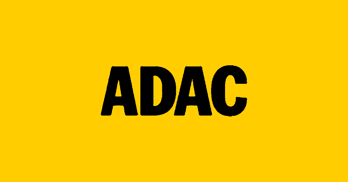 Schwarzer ADAC-Schriftzug auf gelbem Hintergrund — das Logo des ADAC.